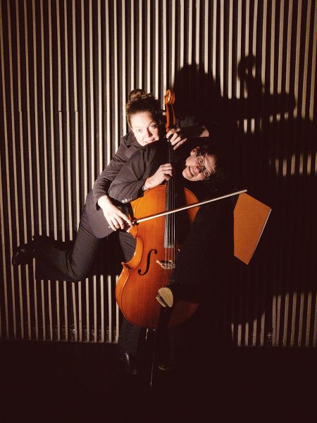 Zwei Frauen im Anzug, Foto: S. Halm